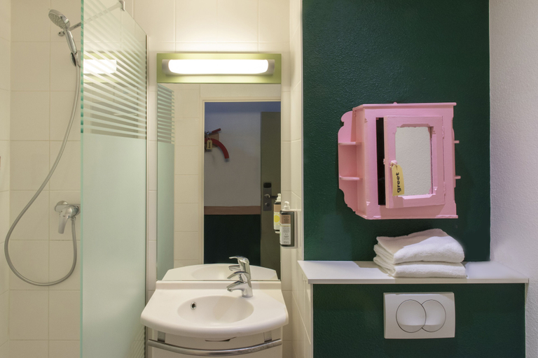 Bathroom 4, Greet Hotel Evreux Centre - Route de Normandie by Accor, Eure