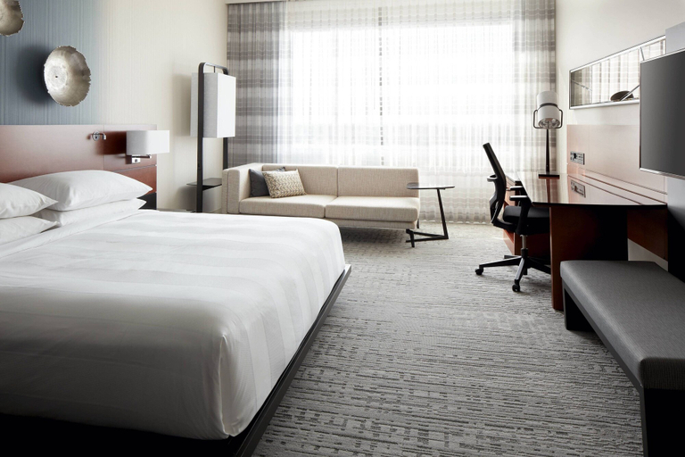 Bedroom 3, Montreal Airport Marriott In-Terminal Hotel, Montréal