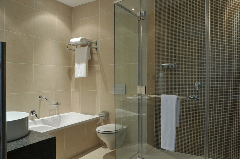 Bathroom 5, Radisson Hotel, Lagos Ikeja, Shomolu