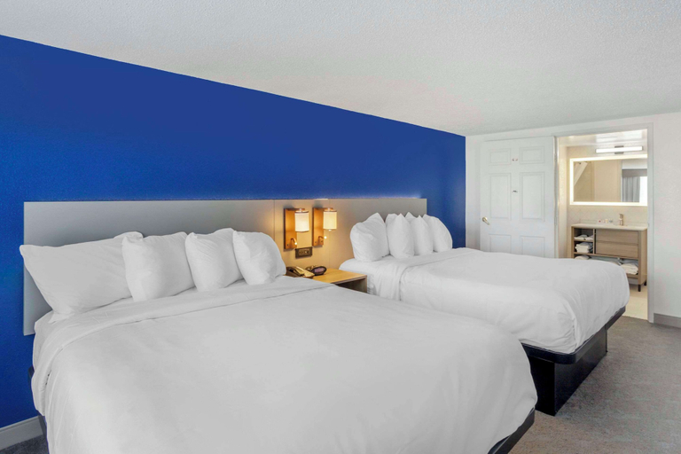 Bedroom 2, Comfort Inn & Suites Voorhees/Mt. Laurel, Camden
