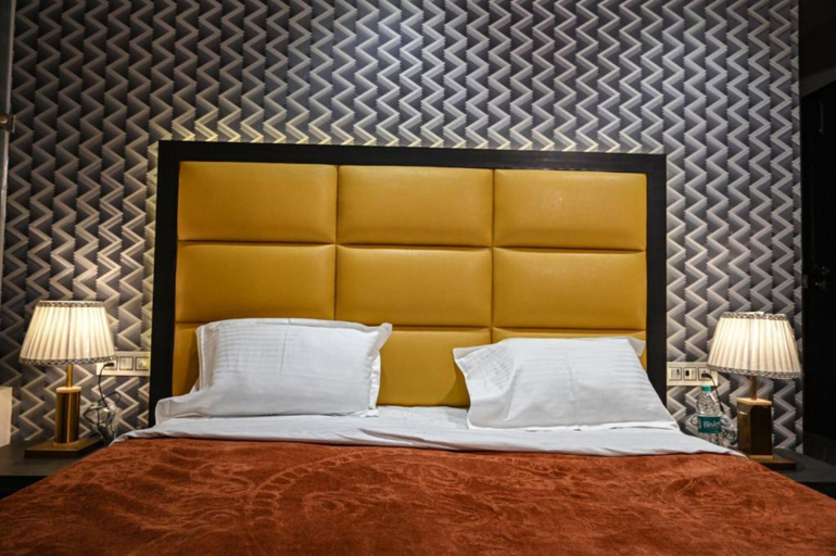 Bedroom 5, Goroomgo Shamyana Hotel Punjab, Pathankot