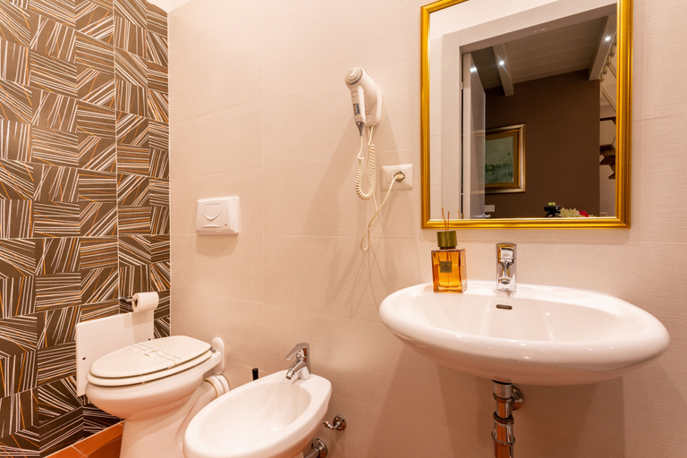Bathroom 5, Marlin Rooms, Cagliari