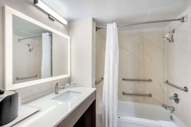 Bathroom 4, Comfort Inn & Suites Voorhees/Mt. Laurel, Camden