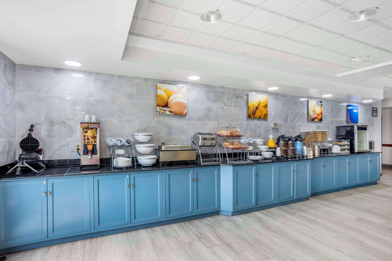 Food & Drinks 5, Comfort Inn & Suites Voorhees/Mt. Laurel, Camden