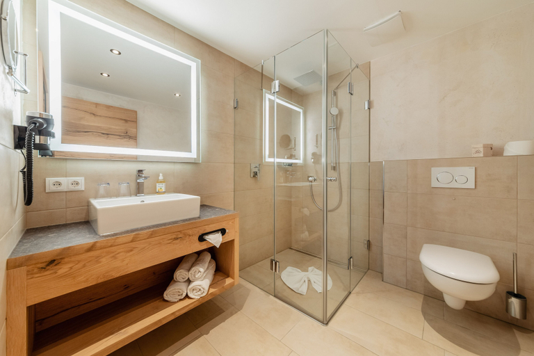 Bathroom 3, Kräuterhotel Hochzillertal, Schwaz