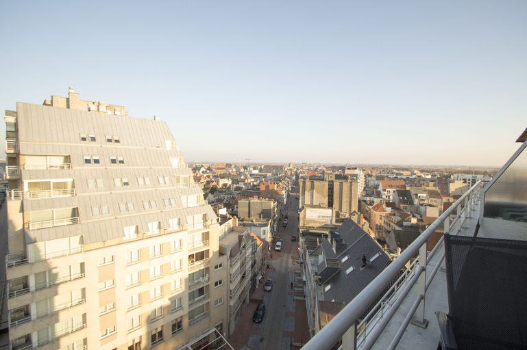 Exterior & Views 3