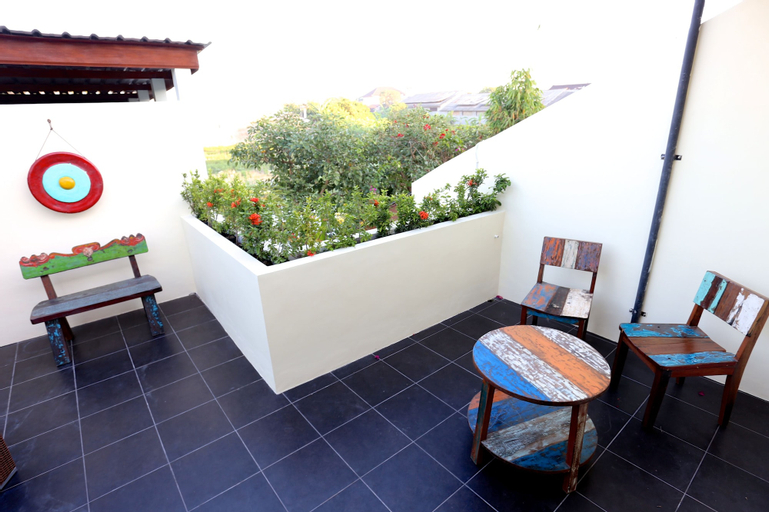 Exterior & Views 4
