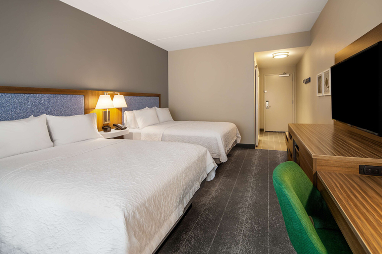 Bedroom 3, Hampton Inn & Suites Raleigh Midtown, Wake