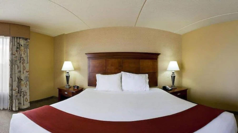 Bedroom 3, Holiday Inn Express & Suites BLOOMINGTON by IHG, Monroe