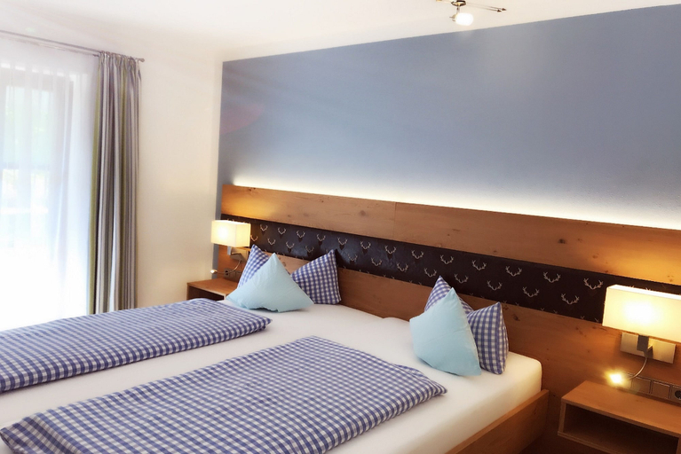 Bedroom 4, Hotel Am Wiesenhang - Garni, Garmisch-Partenkirchen