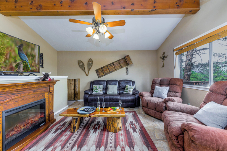 Others 4, Blue Spruce Cabin, Lincoln