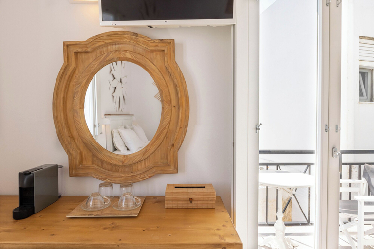 Others 4, Parosquare Central Suites, South Aegean