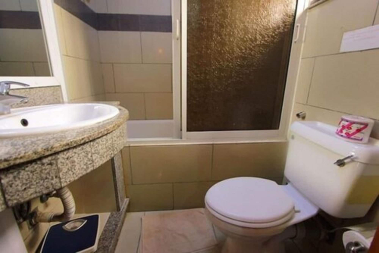 Bathroom 3, Carliza Hotel Apapa, Apapa