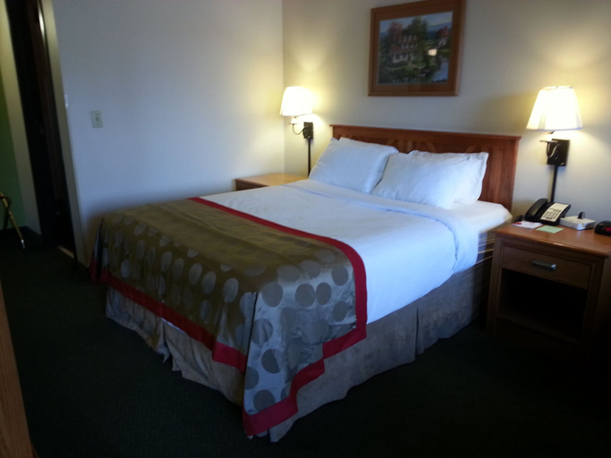 Bedroom 3, Ramada by Wyndham Sioux Falls Airport-Waterpark & Event Ctr, Minnehaha