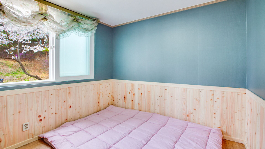 Bedroom 2, Taean Vellise Pension, Taean