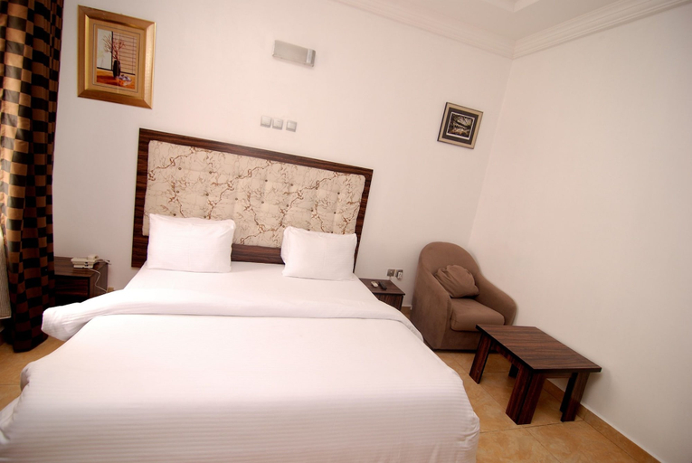 Bedroom 2, The Grosvenor Suite, AbujaMun
