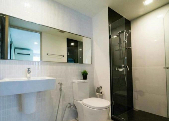 Bathroom, Apartment at Punnawithi BTS, Phra Khanong