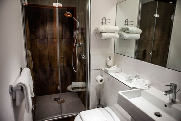 Bathroom 3, Hôtel Gabriel, Manche