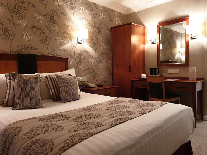 Bedroom 3, Red Lion Hotel, Hampshire