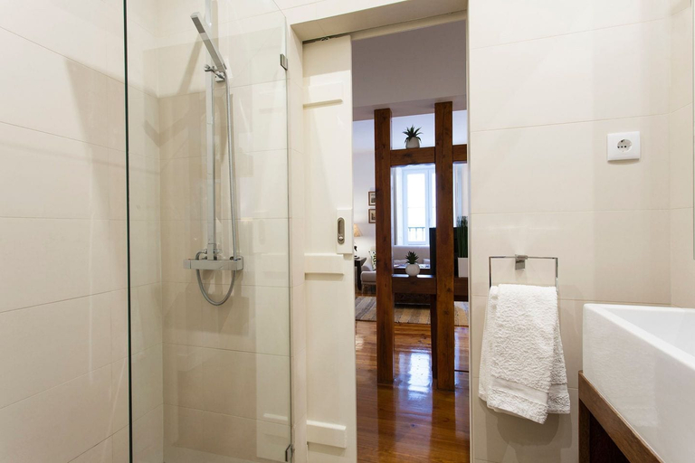 Bathroom 3, Stylish Lisbon Apartment in Alfama, Lisbon