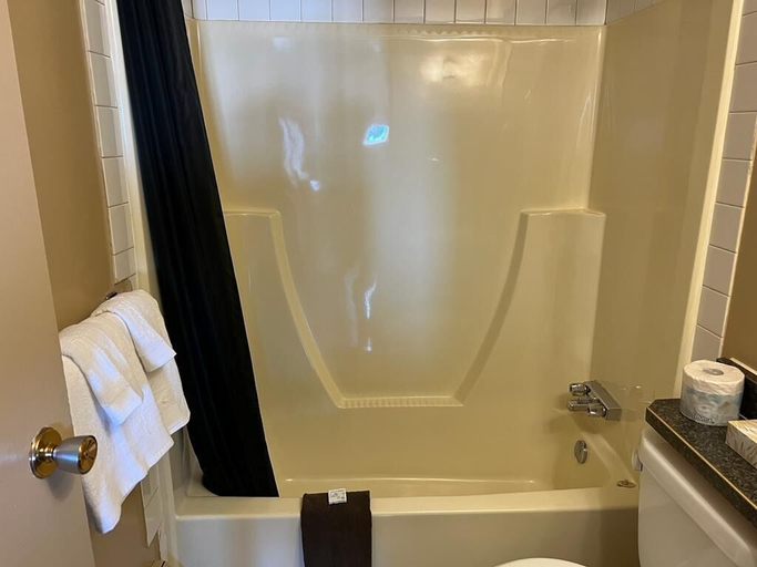 Bathroom 3, Kings Court Motel, Division No. 12