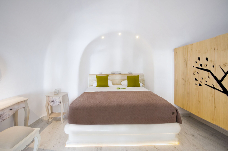 Bedroom 3, Hyperion Oia Suites, South Aegean