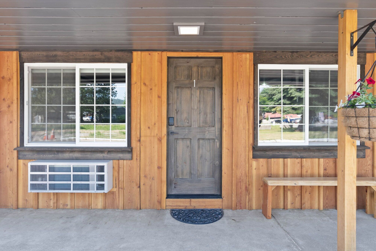 Exterior & Views 2, Lake Village Lodge, Kootenai