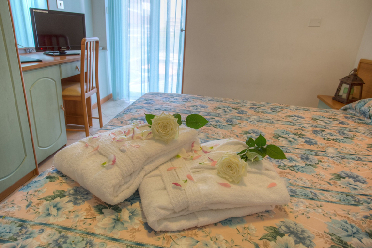 Bedroom 2, Hotel Tabor, Rimini