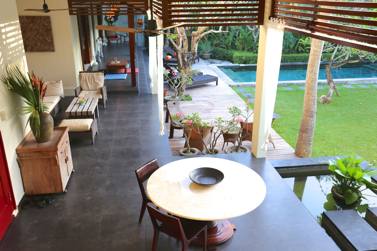 Exterior & Views 23