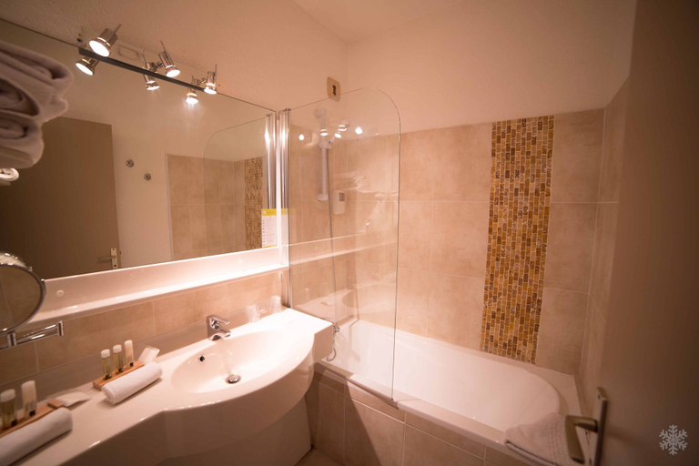 Bathroom 3, Le Clos de l'Aube Rouge, Hérault