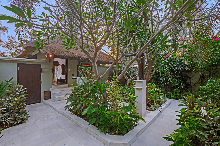 Exterior & Views 4