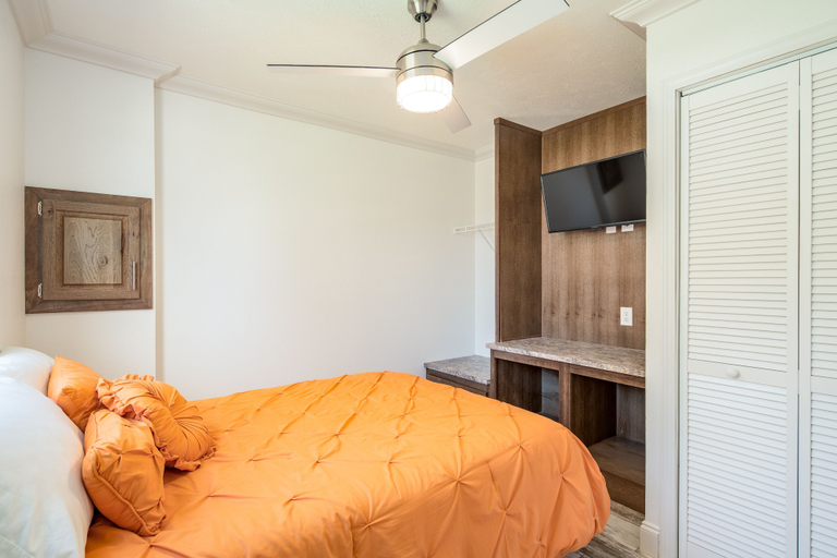 Bedroom, The River Rue RV Park, Lincoln