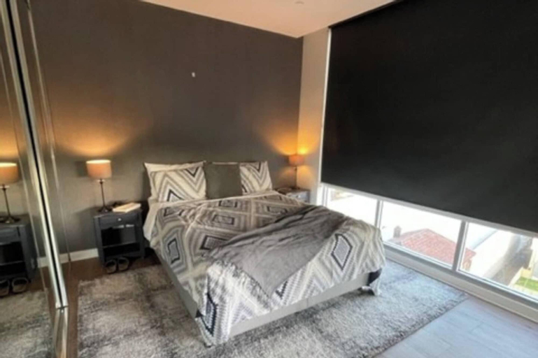 Spacious One Bedroom Apartment- With Large Balcony, Rockdale