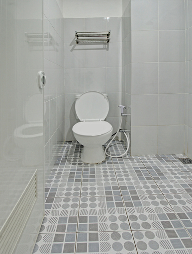 Bathroom 3, Hotel O Sirih Gading Family Guest House, Tulungagung