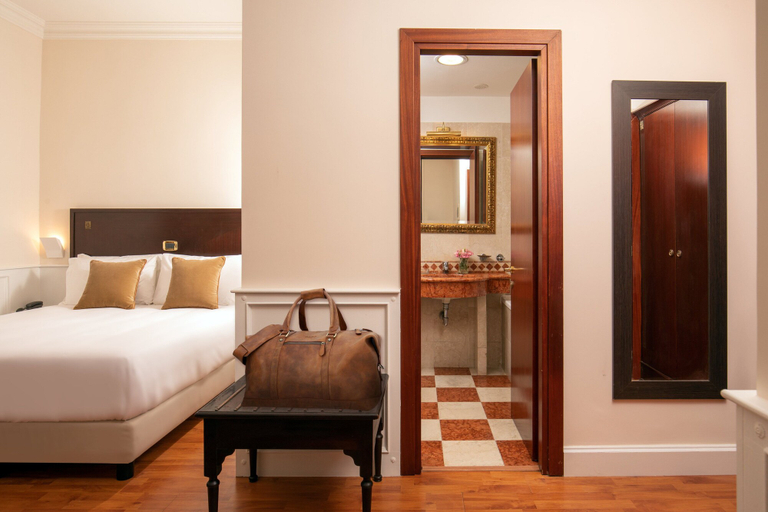 Bedroom 3, del Corso, Rome
