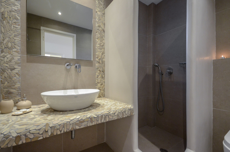 Bathroom 5, Summer Memories, South Aegean