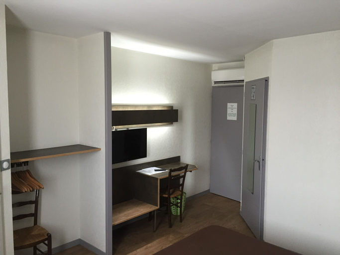 Bedroom 3, Hôtel Marjolaine, Charente