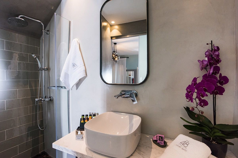 Bathroom 5, The 48 Suites, Crete