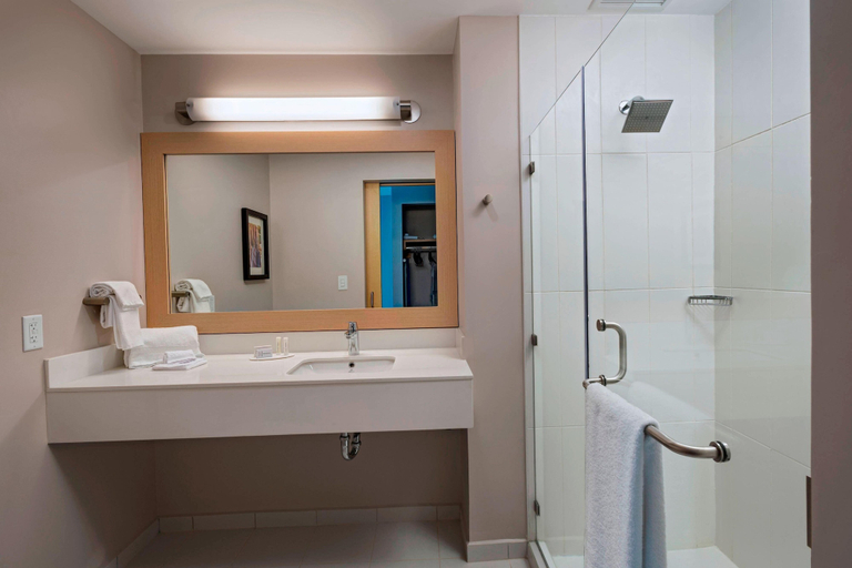 Bathroom 5, Fairfield by Marriott San Salvador, Antiguo Cuscatlán