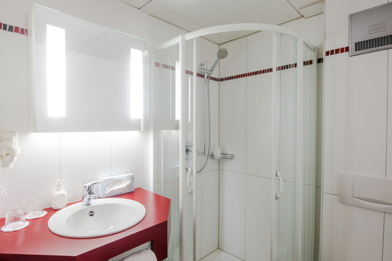 Bathroom 3, Hotel Gasthof Zum Rössle, Neu-Ulm