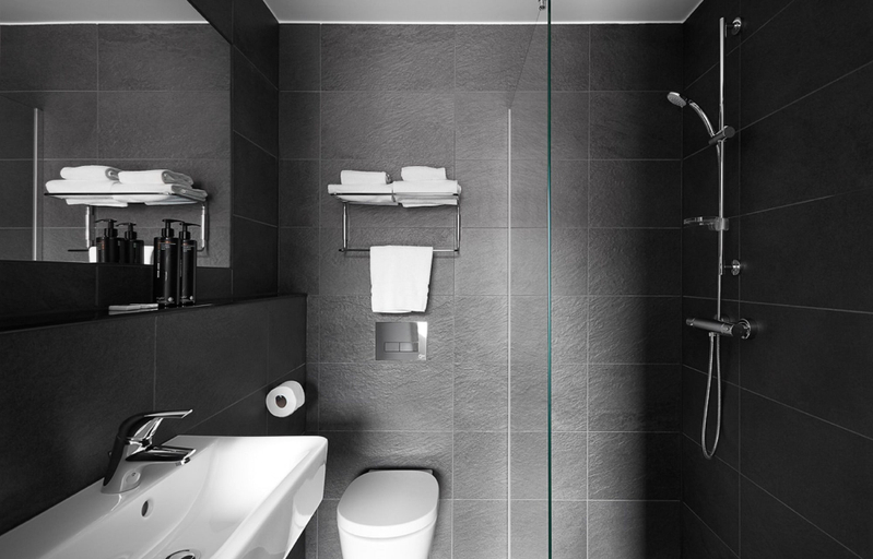 Bathroom 4, The Social Hub Eindhoven, Eindhoven