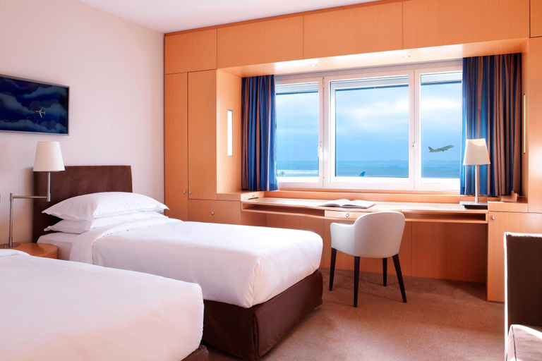 Bedroom 2, Sheraton Paris Charles de Gaulle Airport Hotel, Seine-Saint-Denis