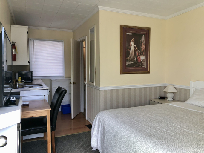 Bedroom 2, Edgewater Motel & Campground, Timiskaming