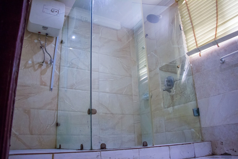 Bathroom 3, Folade Hotel, Apapa