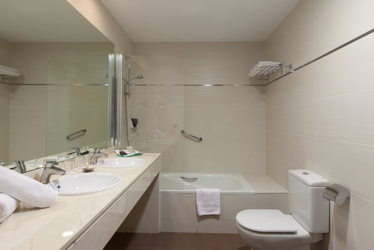 Bathroom 5, Hotel Porcel Avant, Madrid