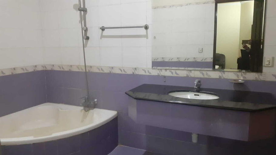 Bathroom 4, Hotel Pak Inn Gulberg, Lahore