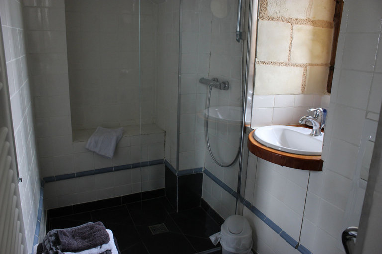 Bathroom 5, Château de Ternay, Vienne