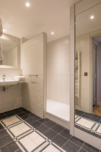 Bathroom 5, Madame Cadet by Collection Vesper, Paris