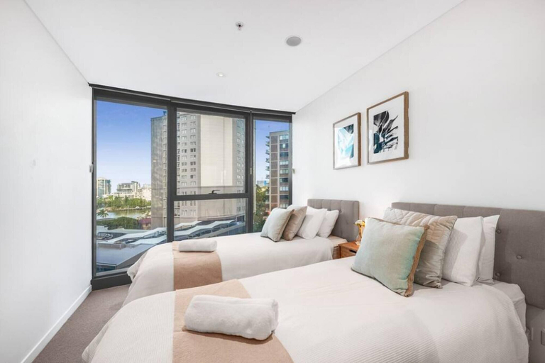 Bedroom 2, 2BR Luxury Skytower -cbd -pool -gym -netflix, Brisbane