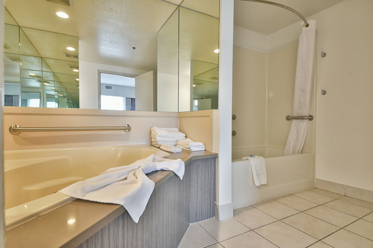 Bathroom 3, Country Inn & Suites by Radisson, Ocala Southwest, Marion
